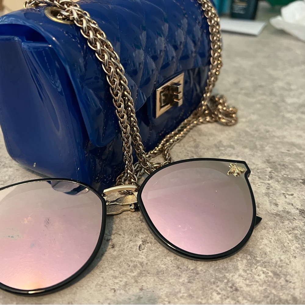 mirrored sunglasses
